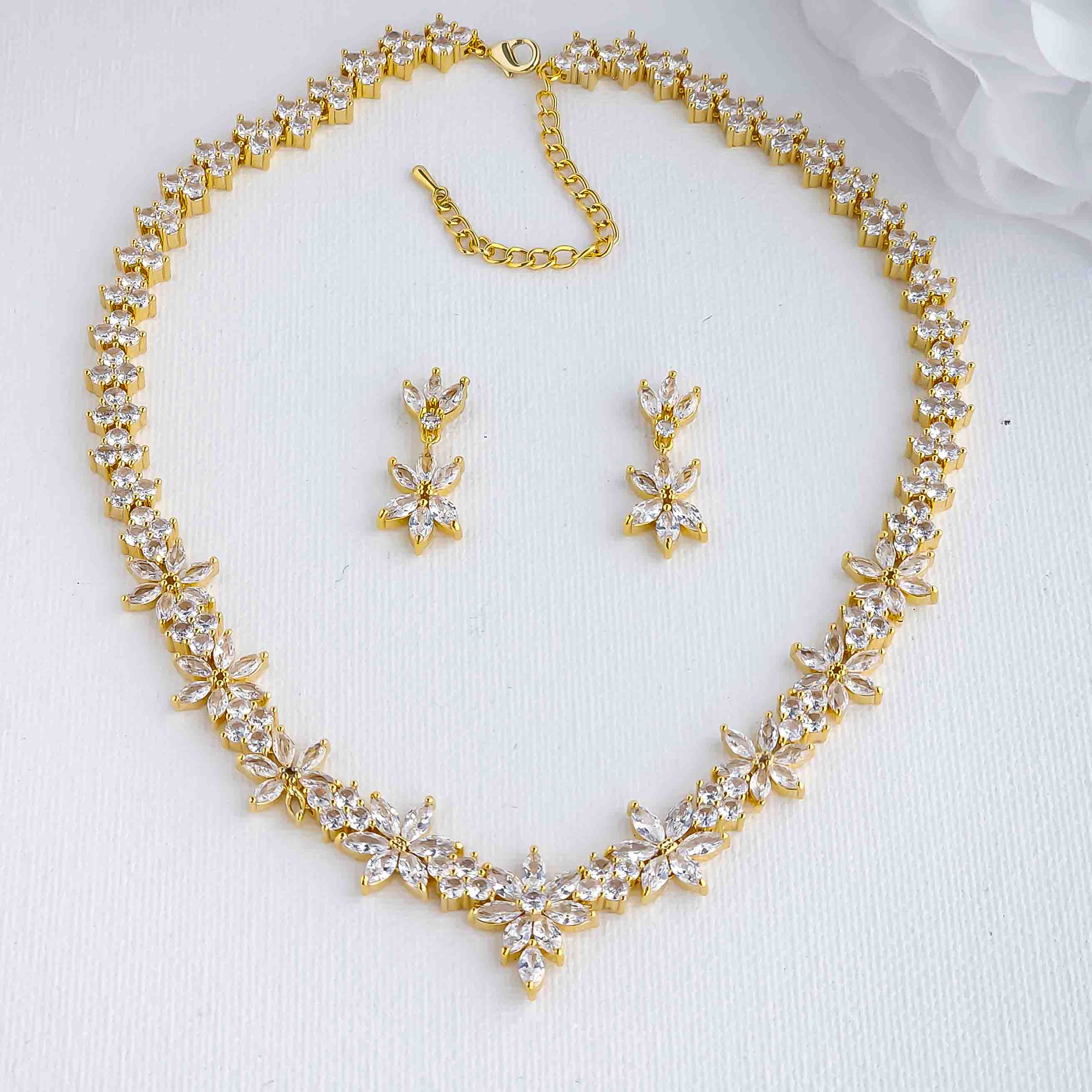 Gold necklace with earrings deals set design