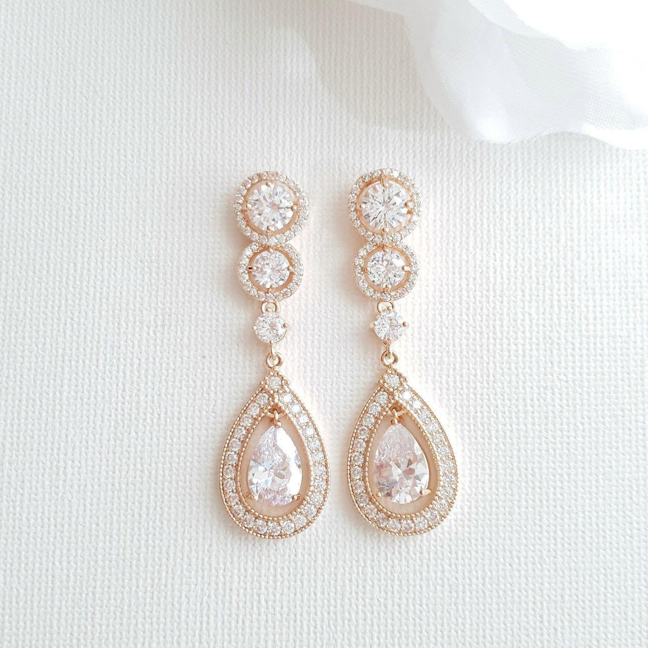 Gold earrings for wedding with deals price