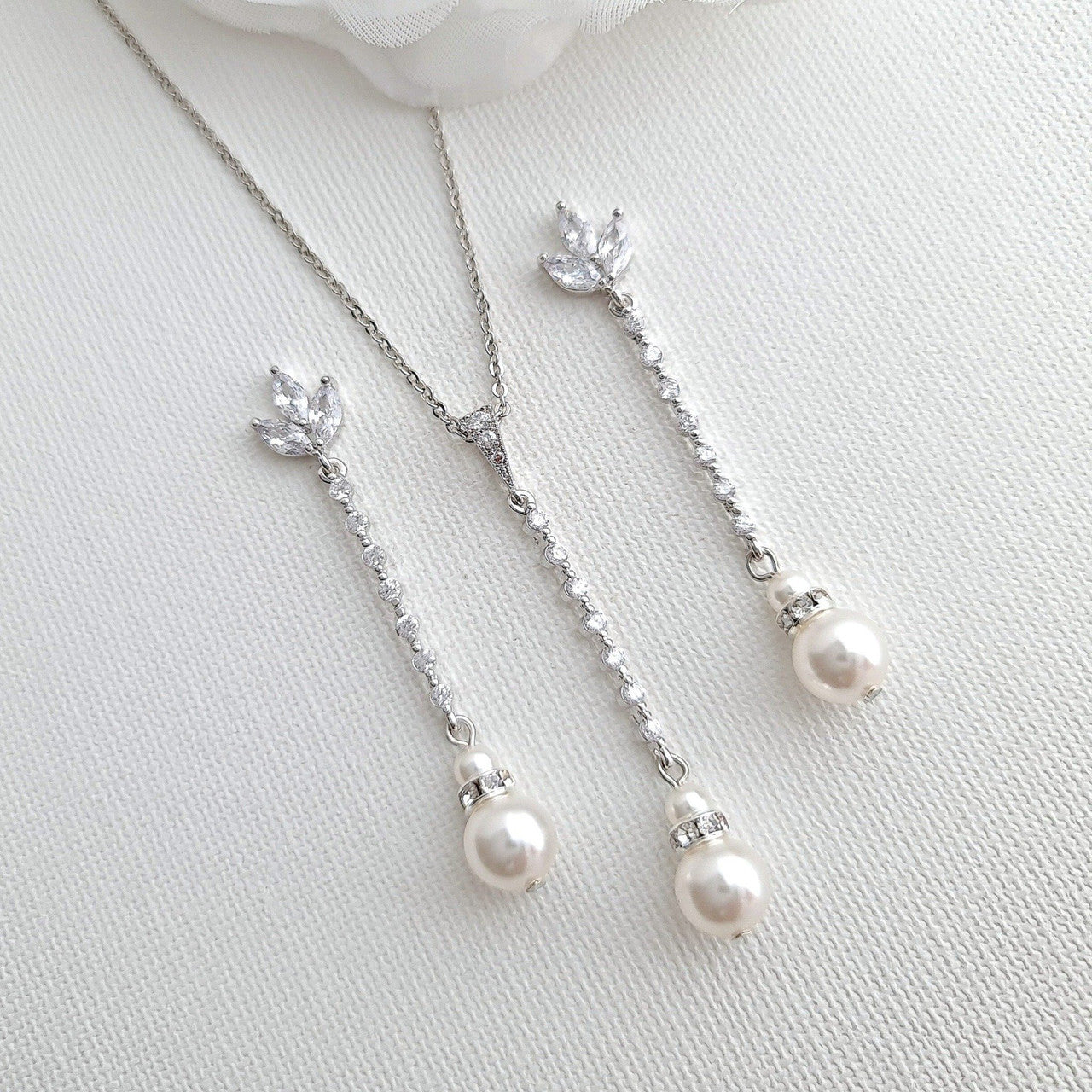 Simple pearl online set